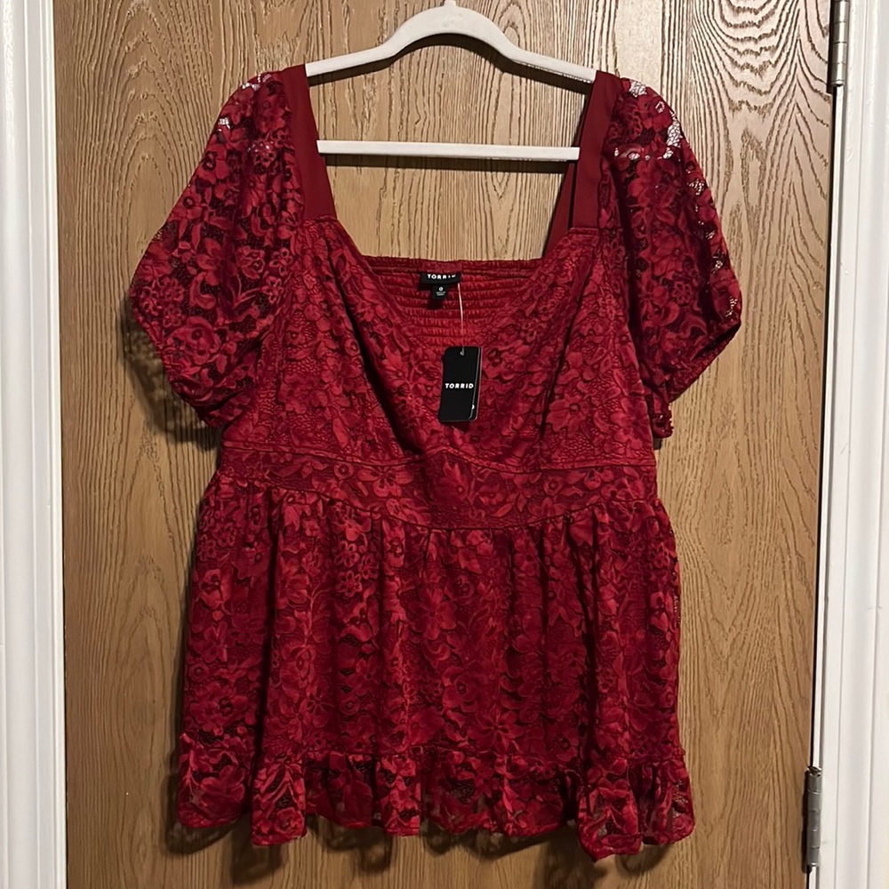 🏷️ 3/$40 NWT Torrid Red Lace Babydoll Top Size 0